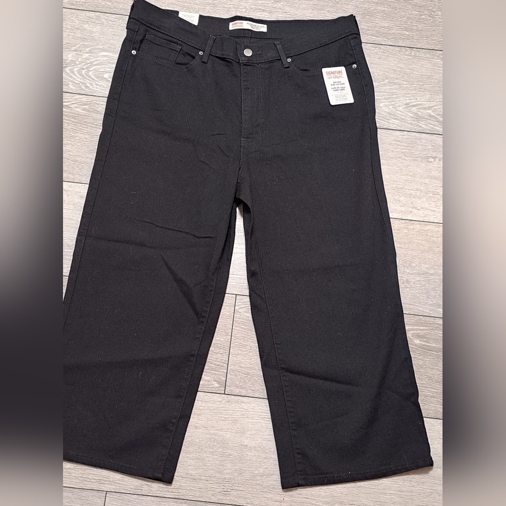 Brand New Levi Strauss Mid Rise Wide Leg Women's Black Capris Jeans